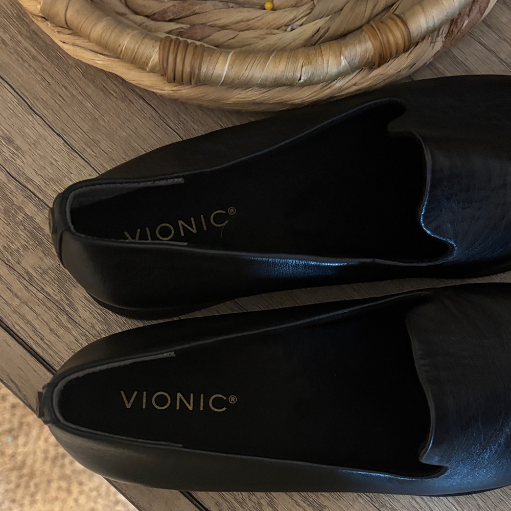 Vionic Women’s Willa 2.0 Black Slip-On Leather Loafers-Size 8.5 - Picture 3 of 8